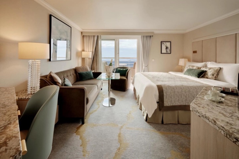Crystal Crystal Symphony Aquamarine Deluxe Suite 1 ©Crystal Cruises