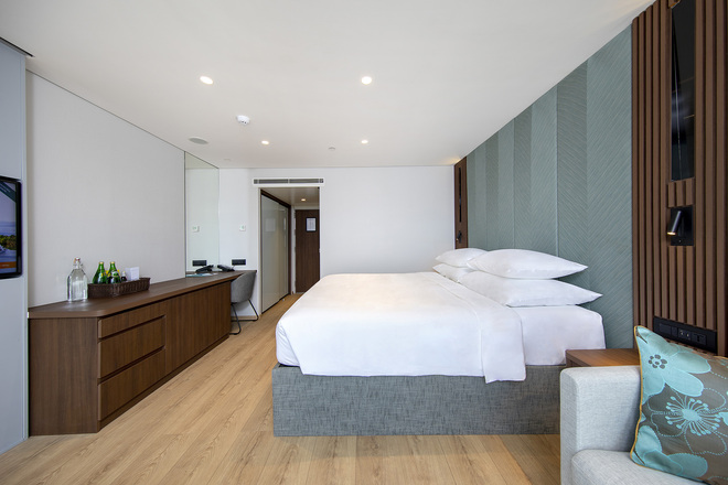 Emerald Panorama Balcony Suite