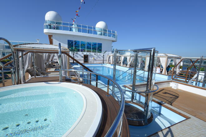 Freshwater Pools & Hot Tubs