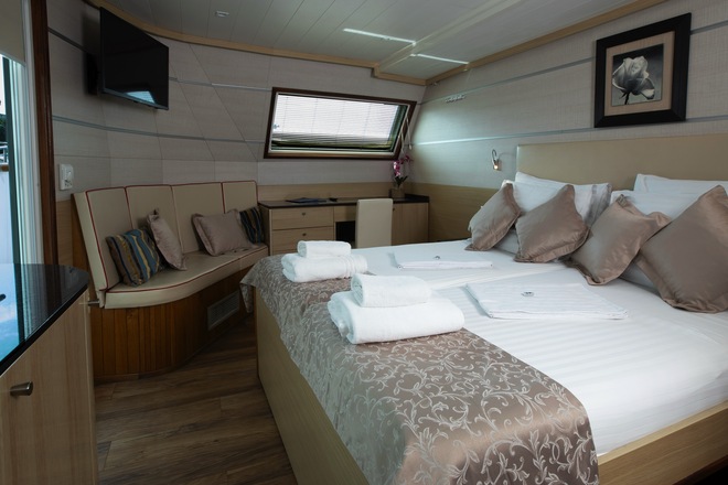 Panoramic Window Cabin