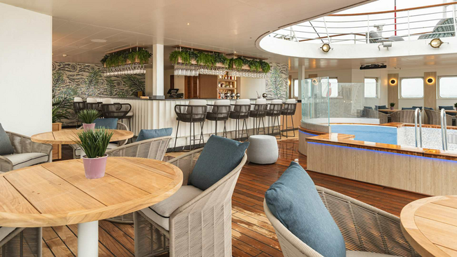 Pool Bar