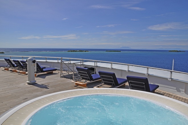 Panorama Bar, Cabanas & Vitality Pools