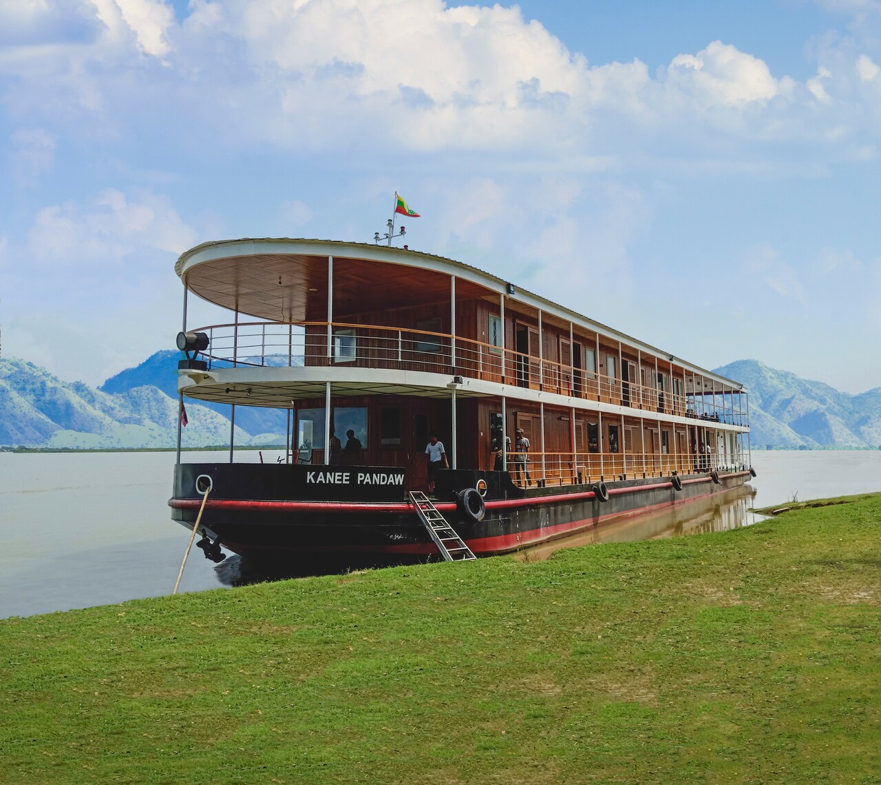 RV Kanee Pandaw