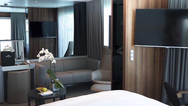 Emerald Riverview Suite