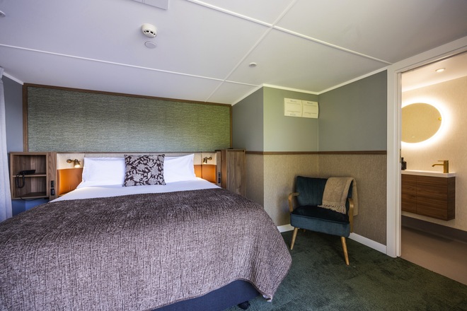 Queen Owner's Suite