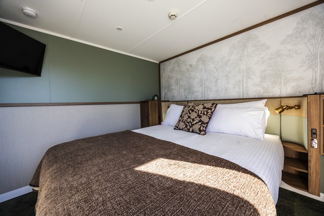 Queen Cabin
