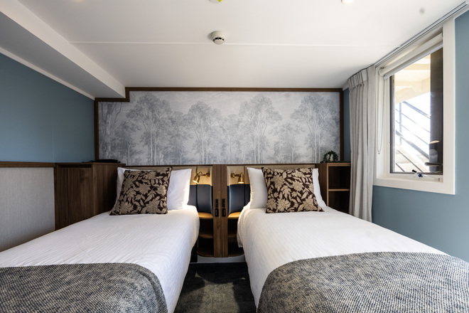 Queen Cabin