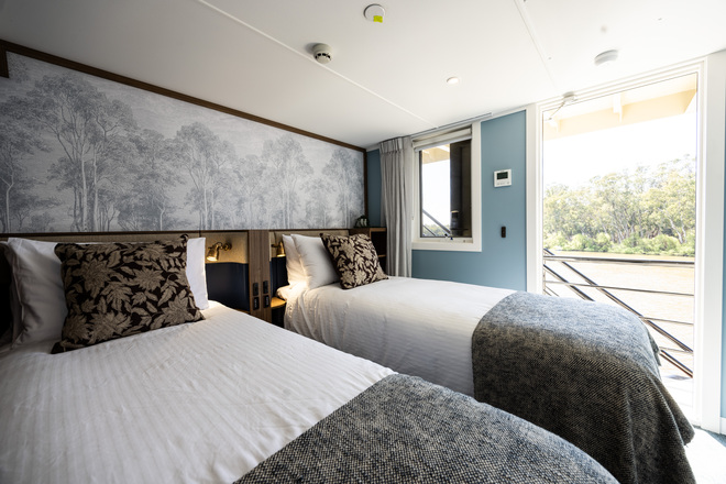 Queen Cabin